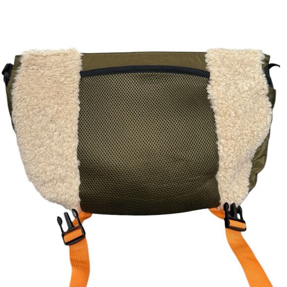 NWT! Free People Playoff Sherpa Messenger Crossbody in Olive Green - Picture 8 of 10